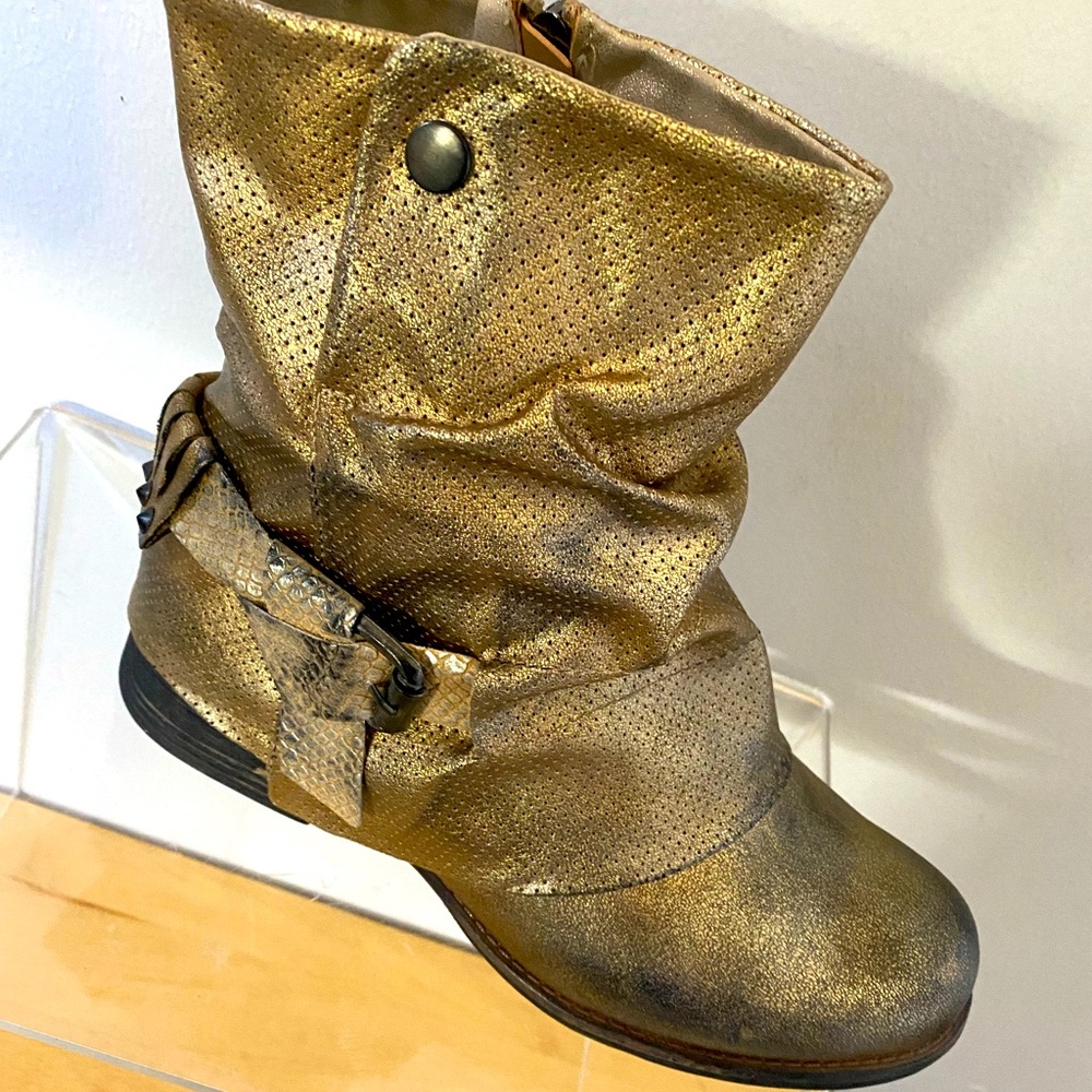 Boot - Picture 1 of 4